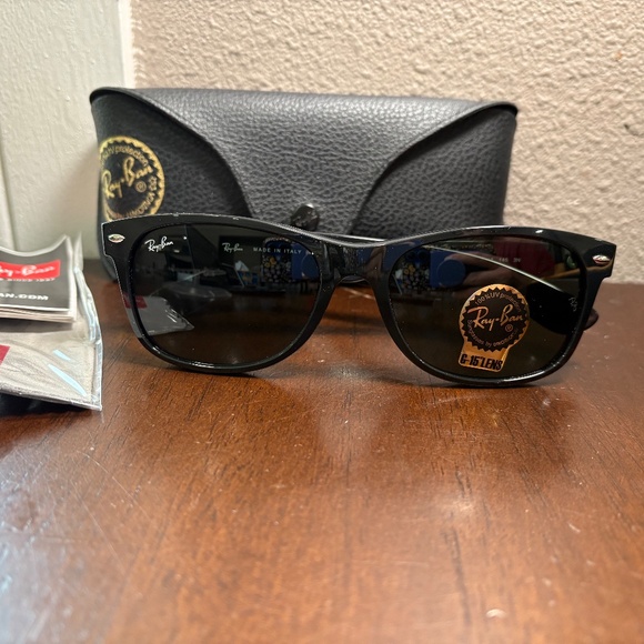 Ray-Ban New Wayfarer Classic sunglasses (RB2132) - Picture 5 of 10